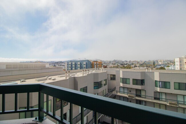 Building Photo - Updated One Bedroom Condo at Opera Plaza |...