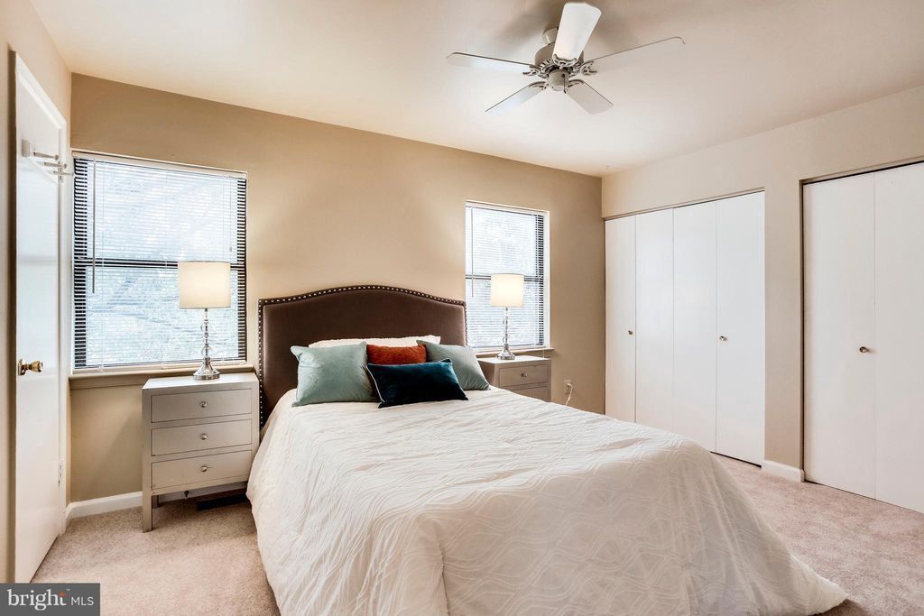 Building Photo - 939 Barton Oaks Pl