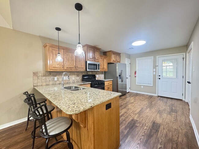 Building Photo - 3 Bed 2 Bath Townhouse in Ruston!