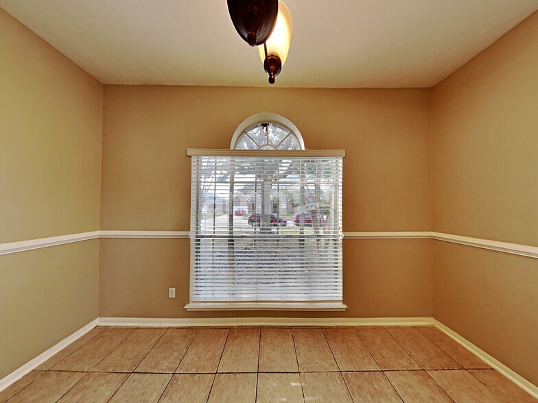 Building Photo - 2903 Linda Dr