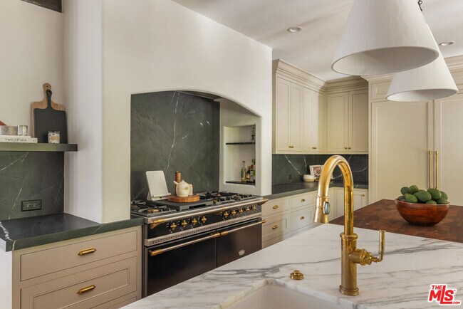 Building Photo - 1744 Reedvale Ln