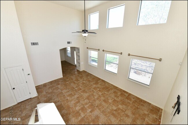 Building Photo - 14309 S Cave Ave