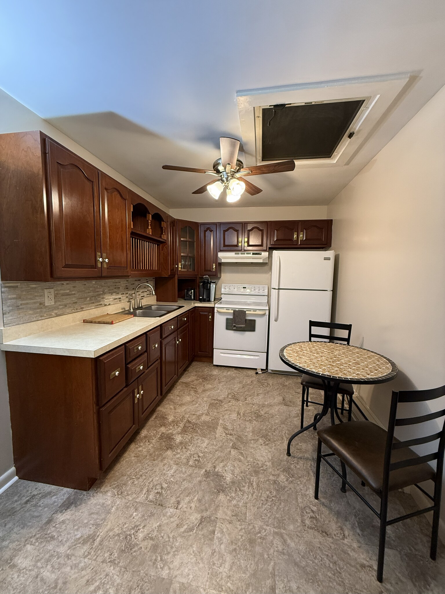 Building Photo - 147 S Main St