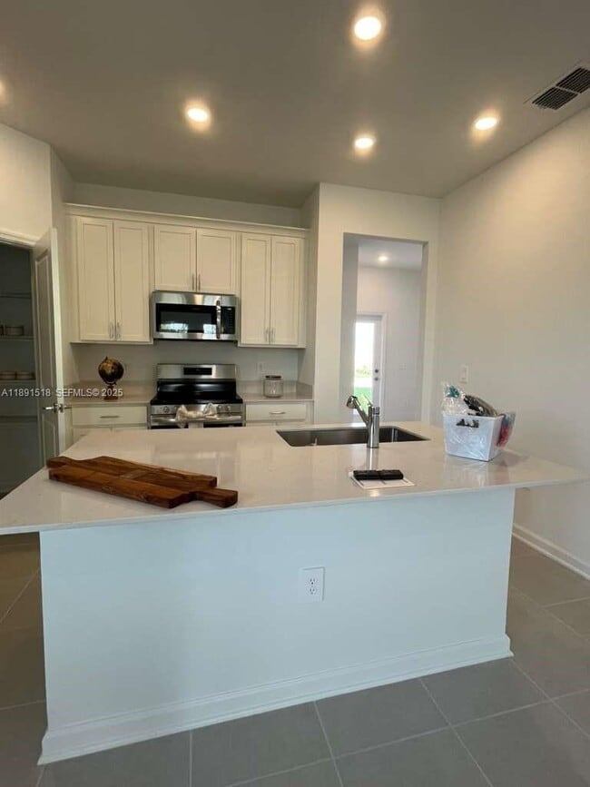 Building Photo - 5984 Zen Wy