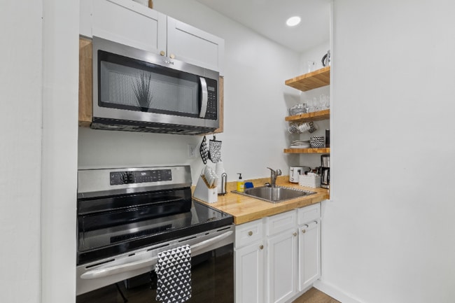 Building Photo - 311 Chatham St