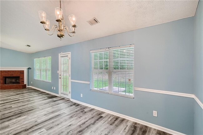 Building Photo - 615 Chandon Way