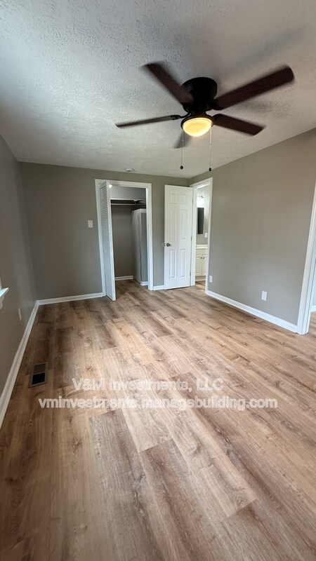 Building Photo - 522 Oak St