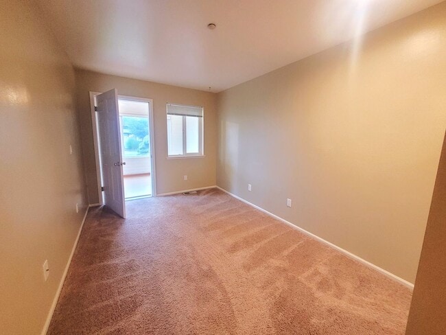 Building Photo - Bayview Townhouse Condo in Blaine with Garage - 4th St.