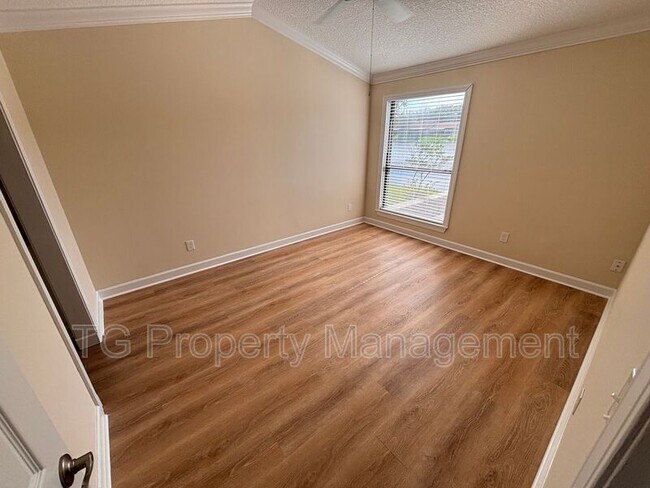 Building Photo - 7823 Fawn Brook Cir E