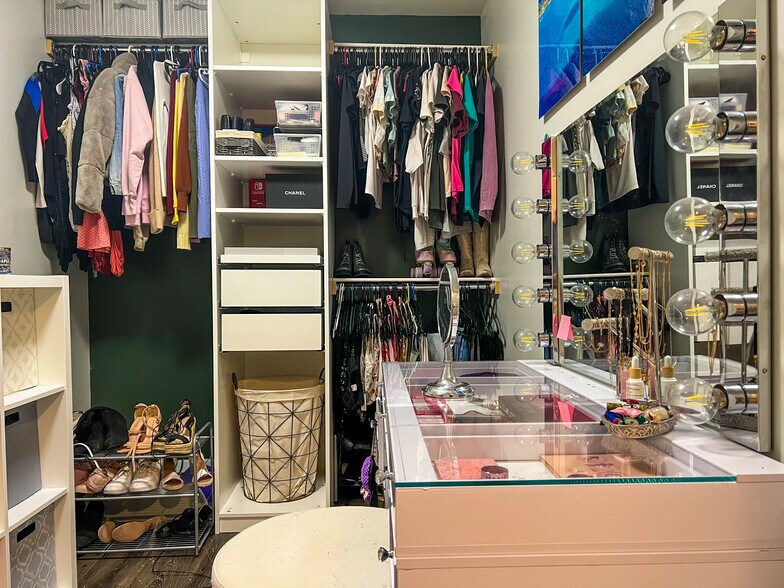 Building Photo - 1907 E 19th St