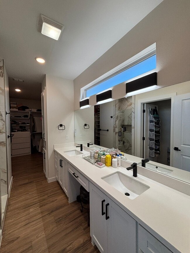 Building Photo - 7529 Cresta Bella St