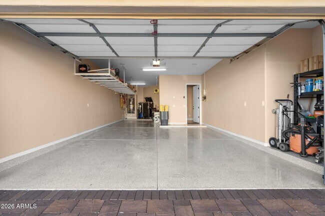 Building Photo - 3781 E Chestnut Ln