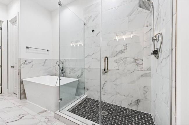 Building Photo - 5841 Dolores St