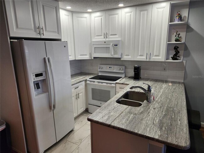 Building Photo - 4347 Tahitian Gardens Cir