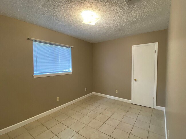 Building Photo - Shady Grove Rental