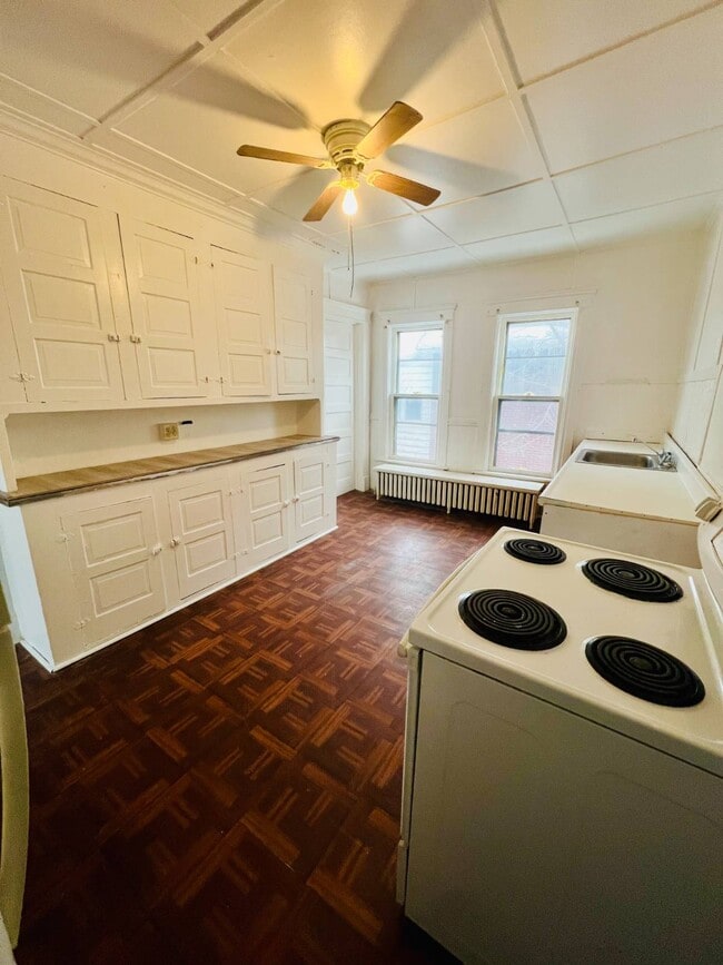 Building Photo - 163 Market St