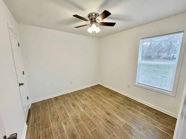 Building Photo - 581 Gilleas Rd