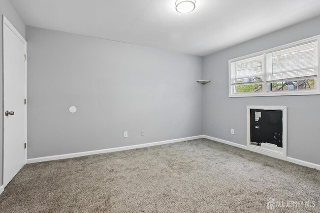 Building Photo - 396 College Dr