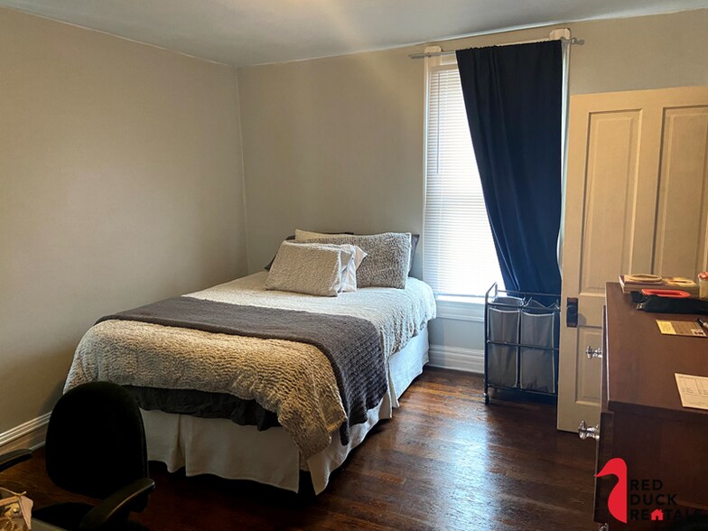 Bed 1 - 1109 Brown St