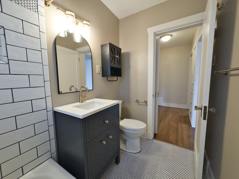 Building Photo - 483 E 8th Ave