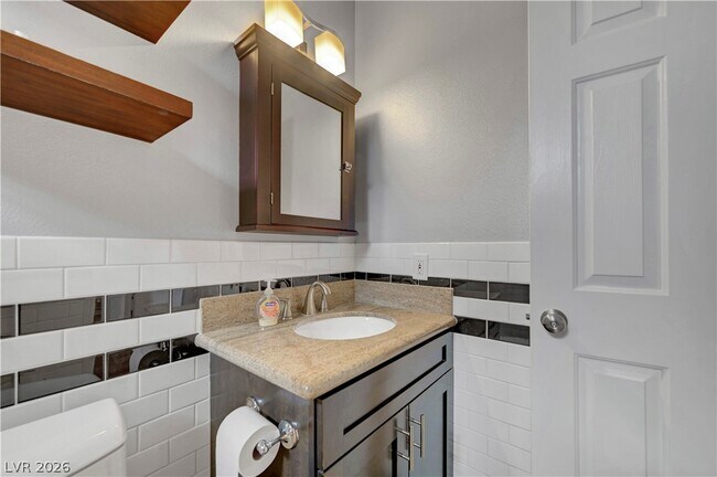 Building Photo - 2050 W Warm Springs Rd