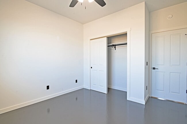 Building Photo - 1495 Oxbow Dr