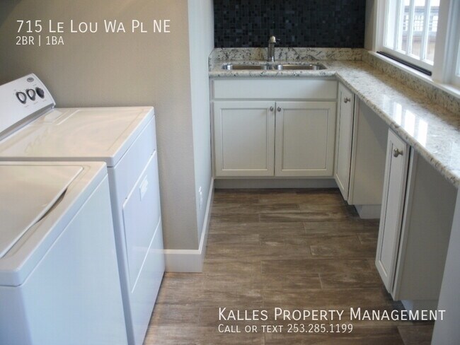 Building Photo - Cute 2 bed 1 bath plus loft home in Tacoma