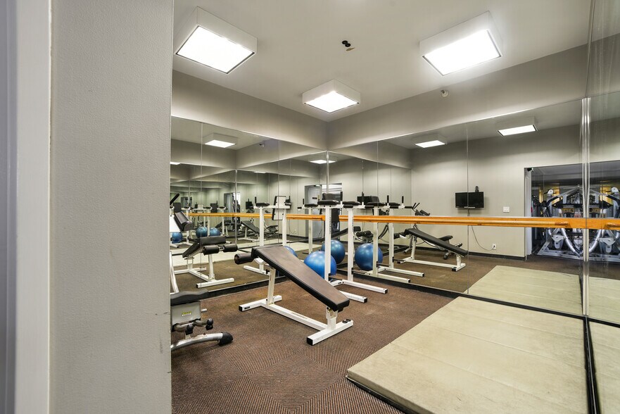 Building Photo - 1 Daniel Burnham Court