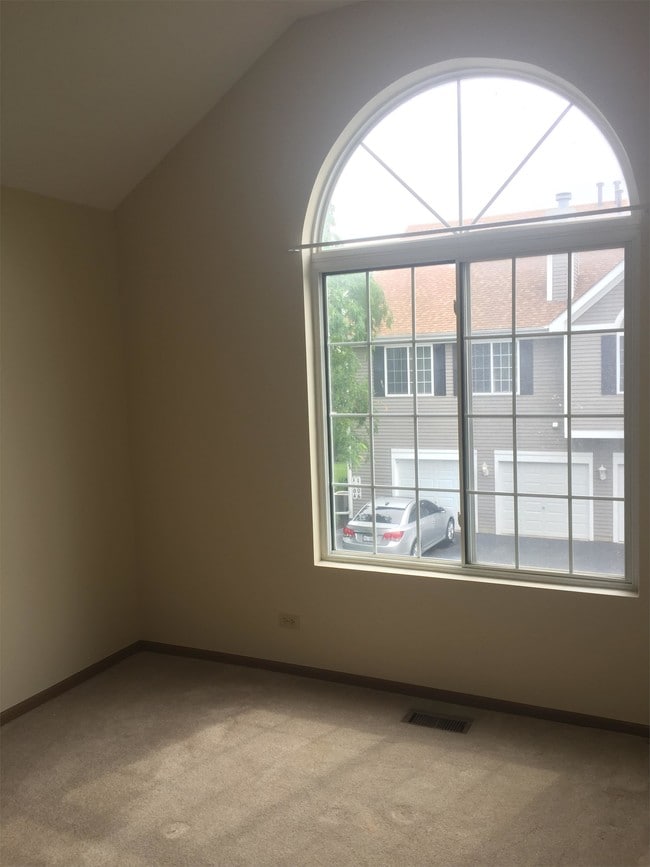 Building Photo - 1216 Sandhurst Ln