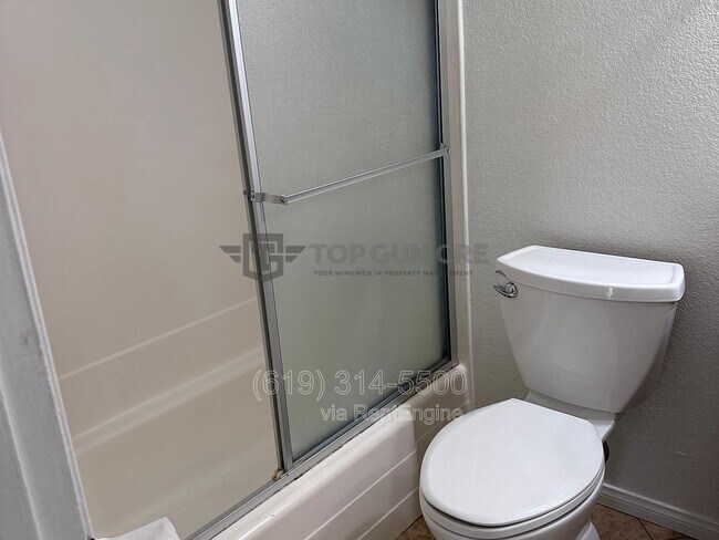 Building Photo - 1182 Holly Ave