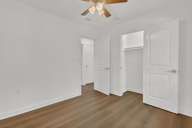 Building Photo - Newly Renovated Beauty!