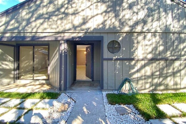 Primary Photo - 1543 39th Ave