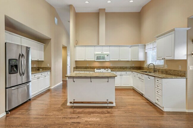 Building Photo - Single-Level 4BR/2BA Ranch — Spacious 3-Car Garage & Low-Maintenance Yard (Oregon City / Fairway ...