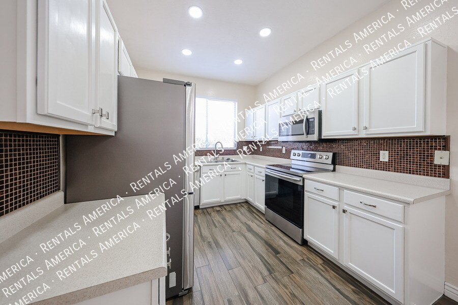 Building Photo - 15428 W Mauna Loa Ln