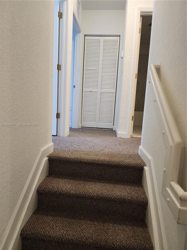 Building Photo - 452 NW 12th Pl