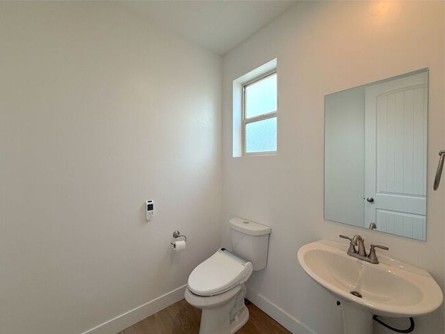 Building Photo - Desert Color Condo 3 bd, 2.5 bt, Extra Large 2 Car Garage Home