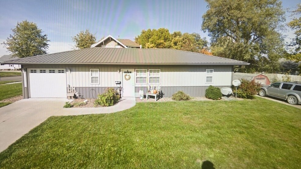 Primary Photo - 109 W Pleasant St