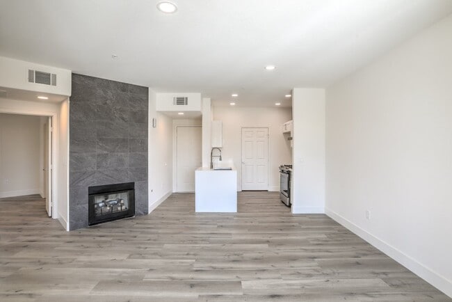 Building Photo - 7139 S Durango Dr