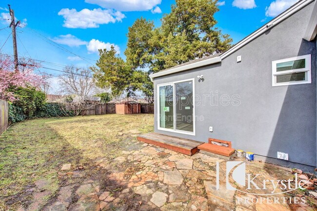 Building Photo - 1007 Maple Ave