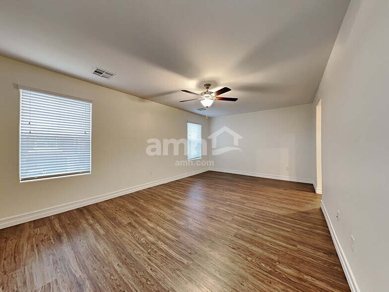 Building Photo - 5803 Petronius St