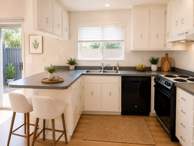 Building Photo - Adorable 3 Bed 1.5 Bath Covell Commons Condo ( fall Rental )
