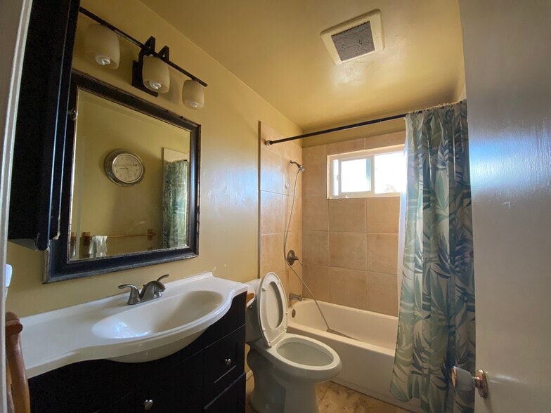 Building Photo - 166 Echo Ave