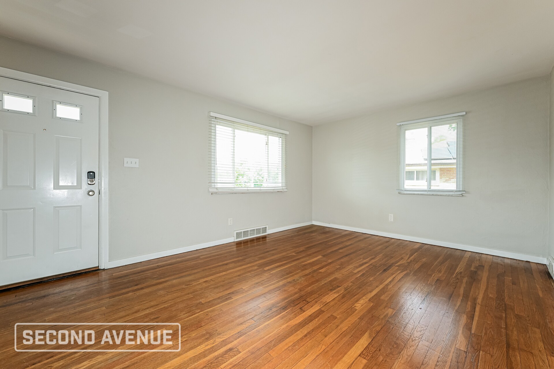 Building Photo - 1031 Greenlawn Dr