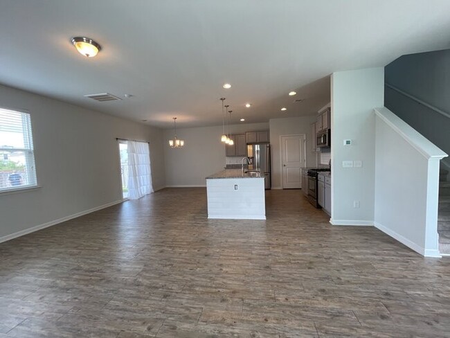 Building Photo - 9691 Mosgrove Ave