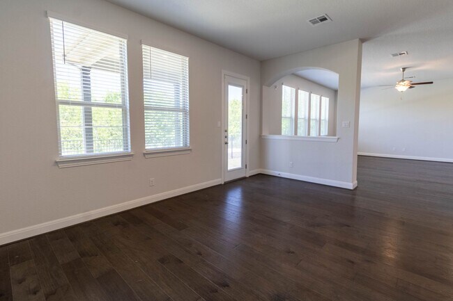 Building Photo - Stunning two story 4 bedroom with den and media/ game area in Pflugerville!