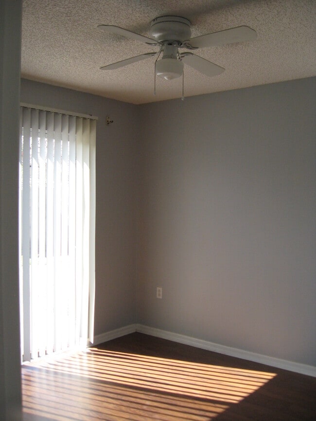 Building Photo - 8522 Rainbow Ave