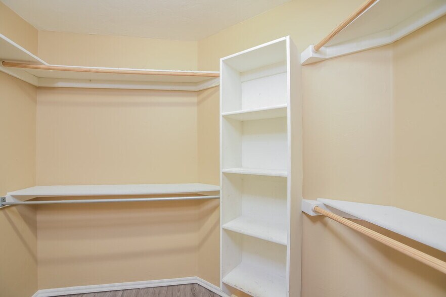 Building Photo - 4009 Notting Hill Dr