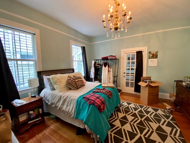 Building Photo - 79 Smith St