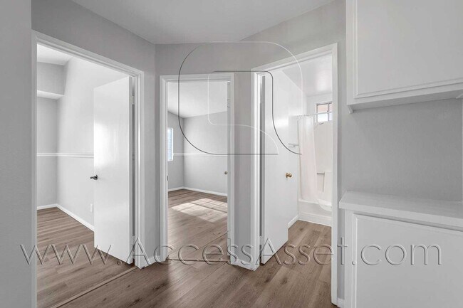 Building Photo - 464 E Jarvis St