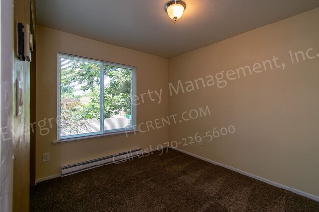 Building Photo - Fantastic 4 bedroom, 2 bathroom near Overl...
